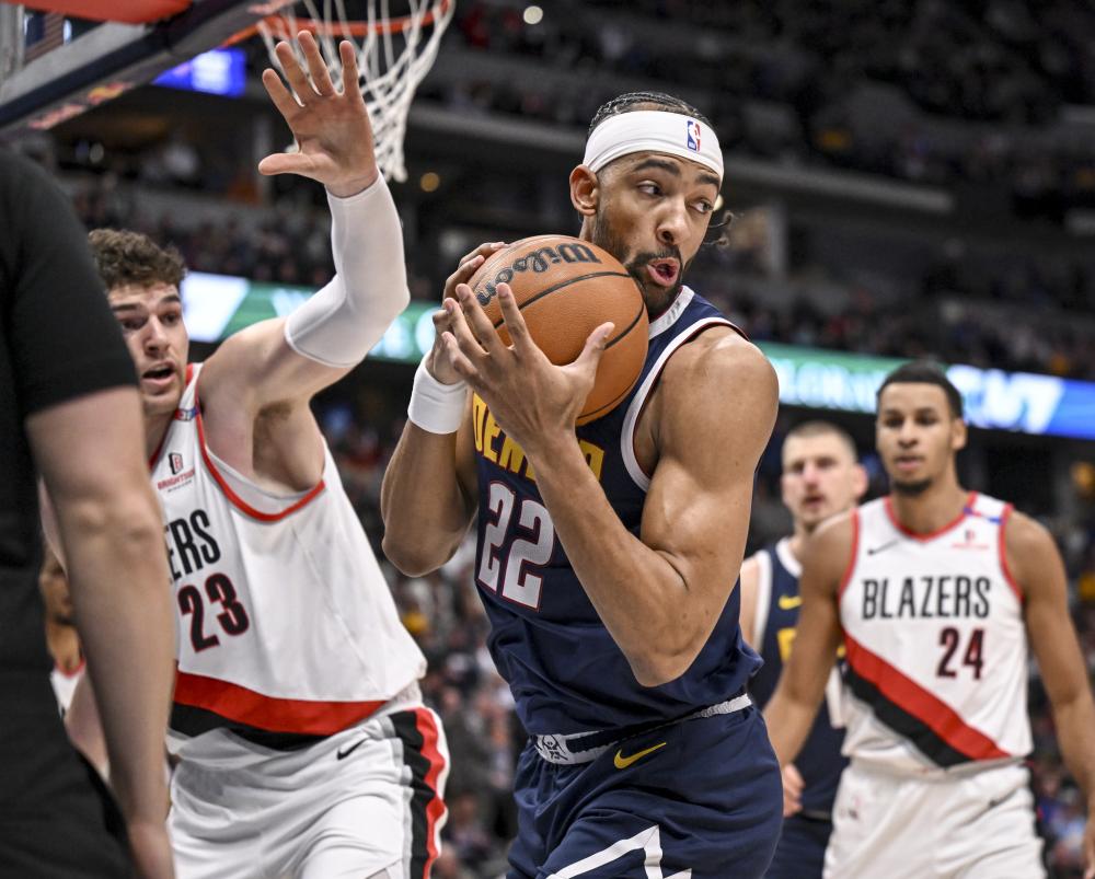 手里还拿着 手里还拿着